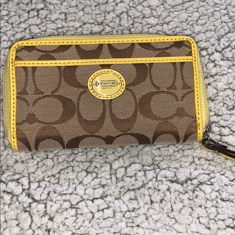coach wristlet